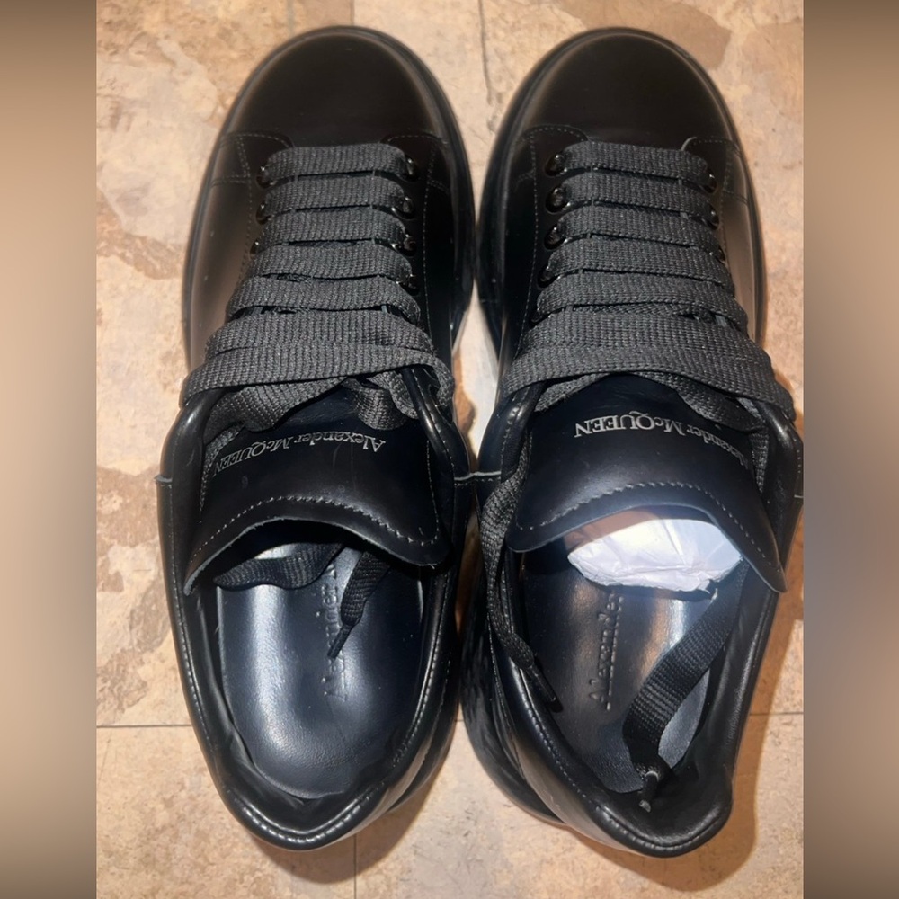 Alexander Mcqueens, All black, worn twice , size 7 in mens